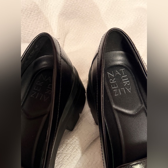 Naturalizer’s Women’s Elegant Black Loafers, Chunky Heal, with Gold Accent - Picture 2 of 4